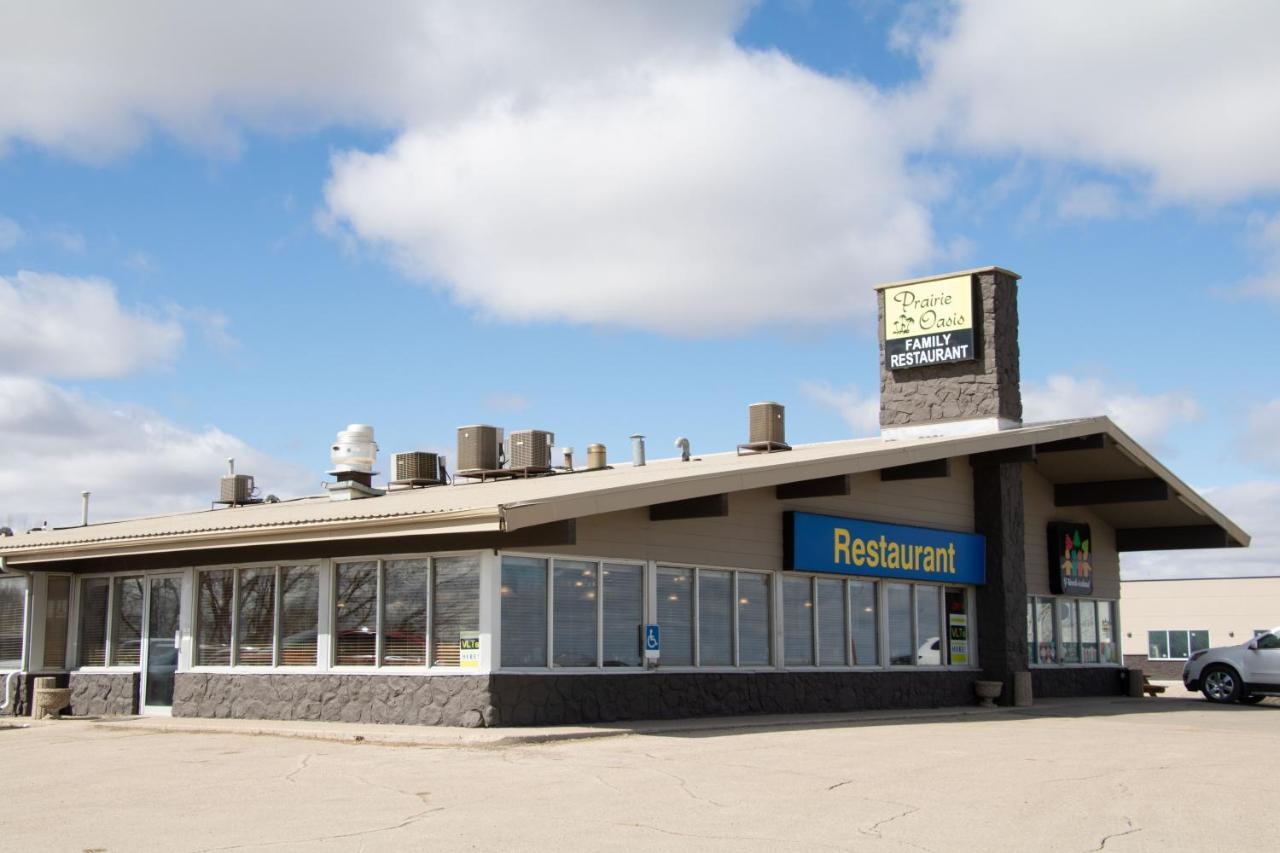 Prairie Oasis Tourist Complex Motel Moose Jaw Eksteriør bilde