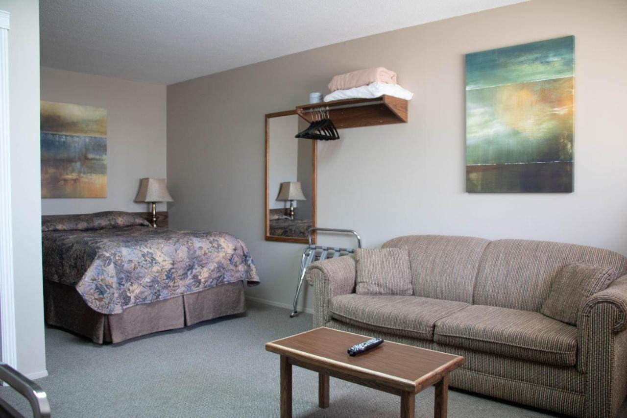 Prairie Oasis Tourist Complex Motel Moose Jaw Eksteriør bilde